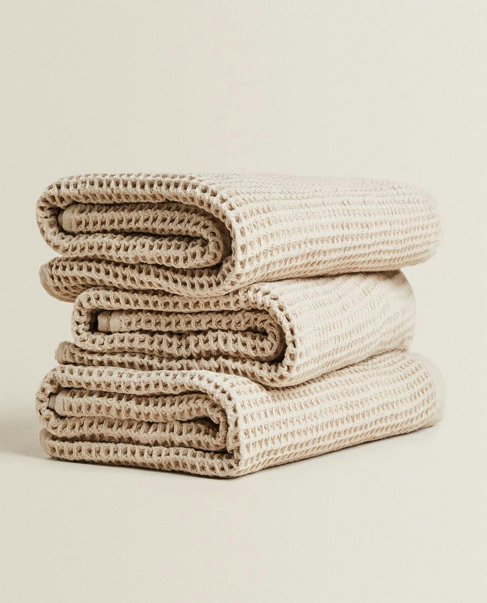 WAFFLE-KNIT COTTON TOWEL