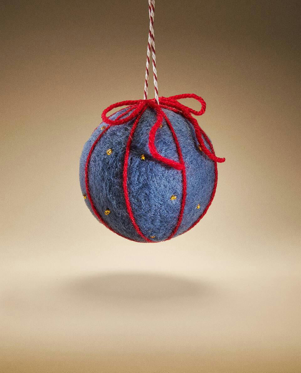 FELT BAUBLE CHRISTMAS DECORATION