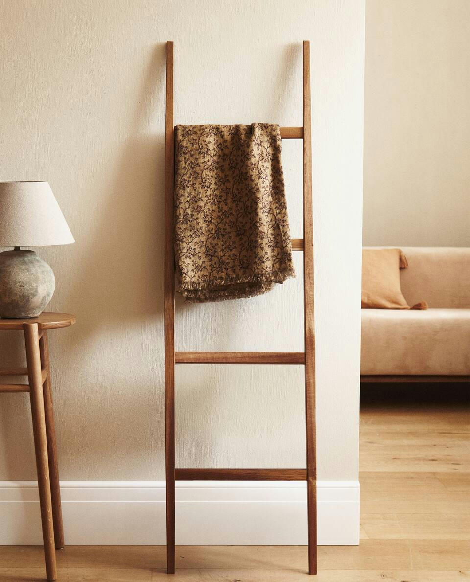 ACACIA TOWEL RACK