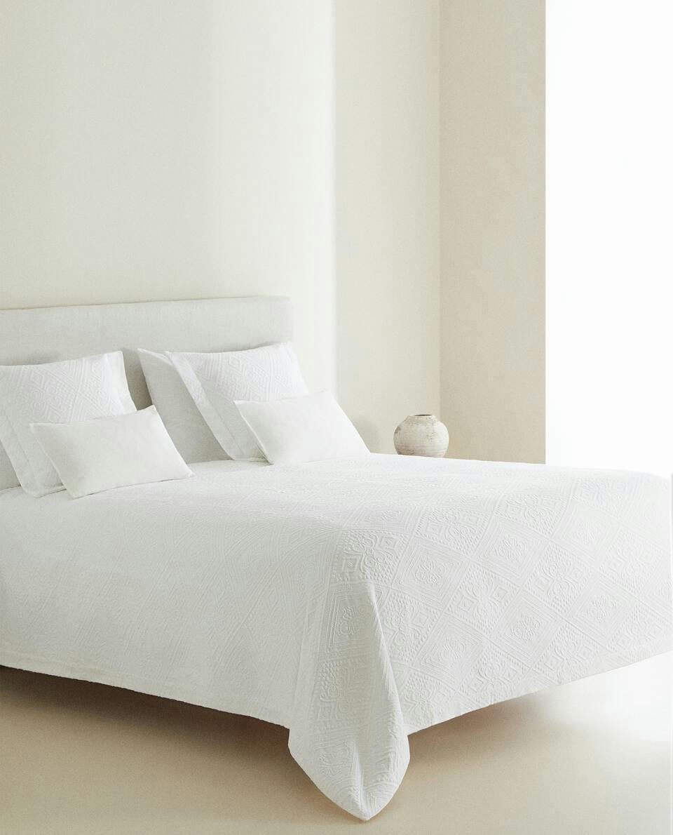 COTTON BEDSPREAD WITH GEOMETRIC DESIGN