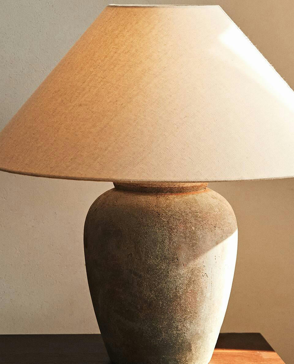 LAMP WITH CERAMIC BASE
