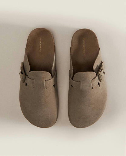 LEATHER CLOGS WITH BUCKLE