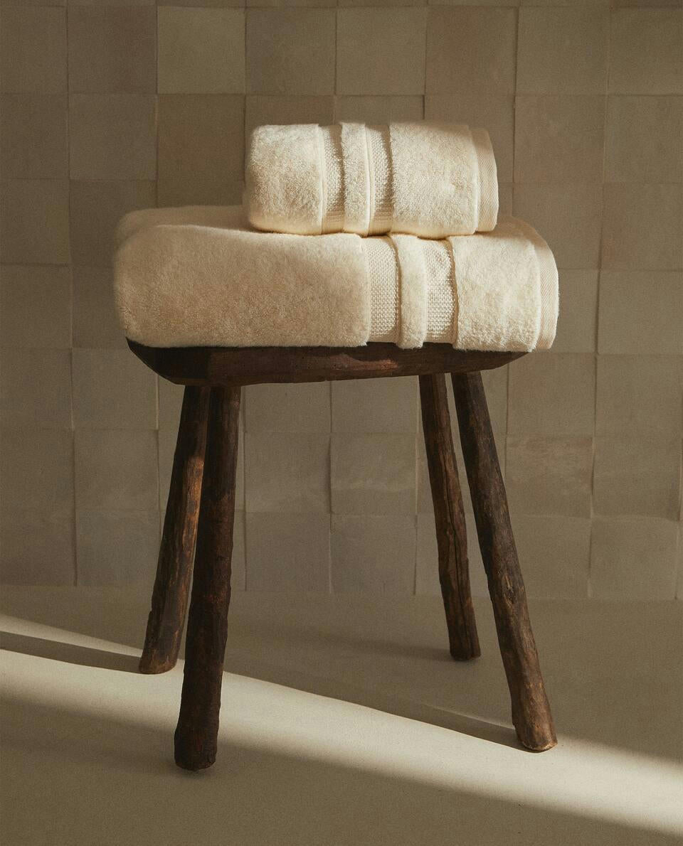 EXTRA SOFT TOWEL WITH DOUBLE BORDER