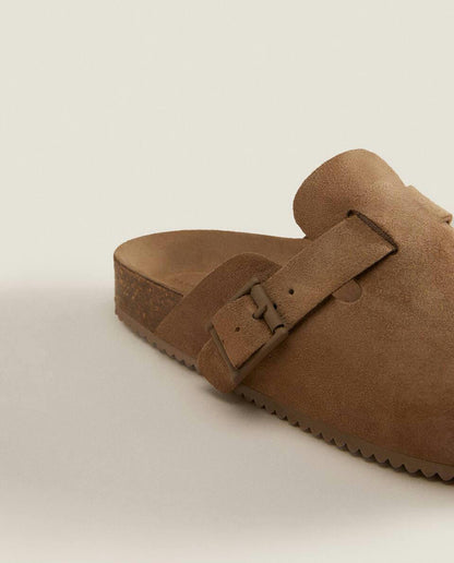 LEATHER CLOGS WITH BUCKLE