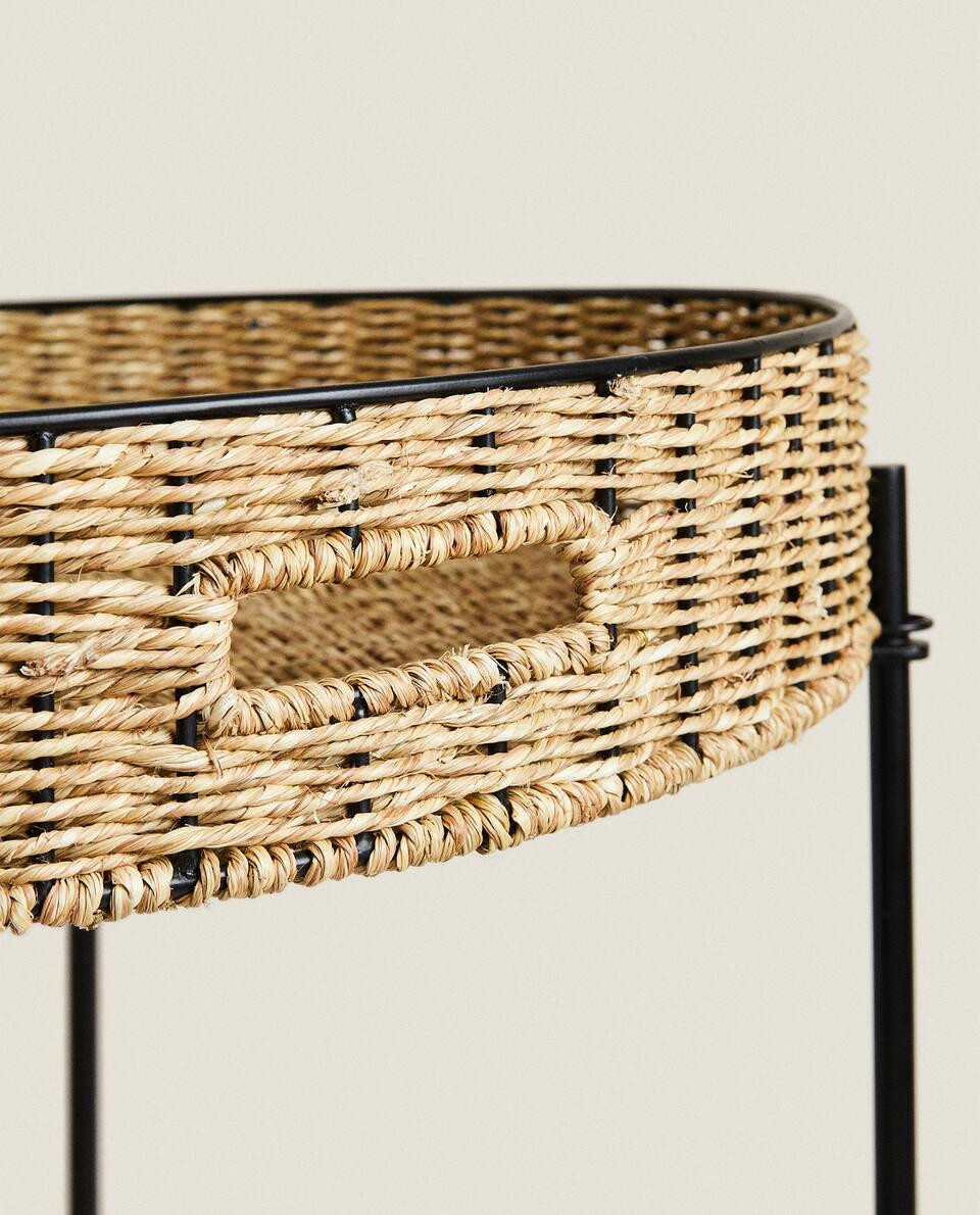 FOLDING ROUND TRAY TABLE