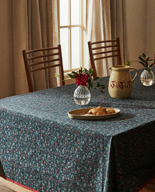 COTTON CHRISTMAS VINE TABLECLOTH