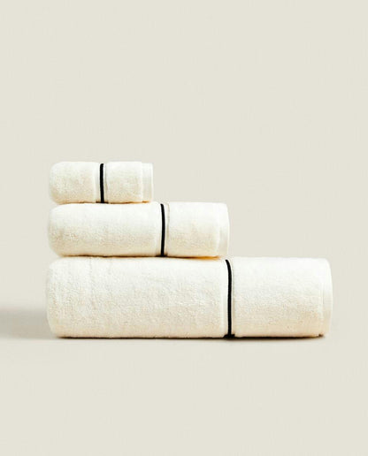 EMBROIDERED SCALLOPED EDGE TOWEL