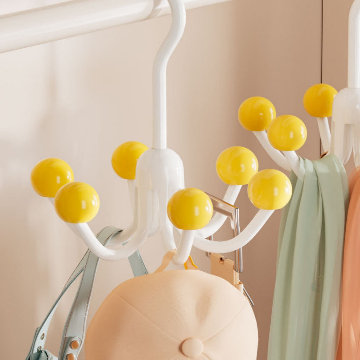 360° Swivel Hoodie & Purse Organizer